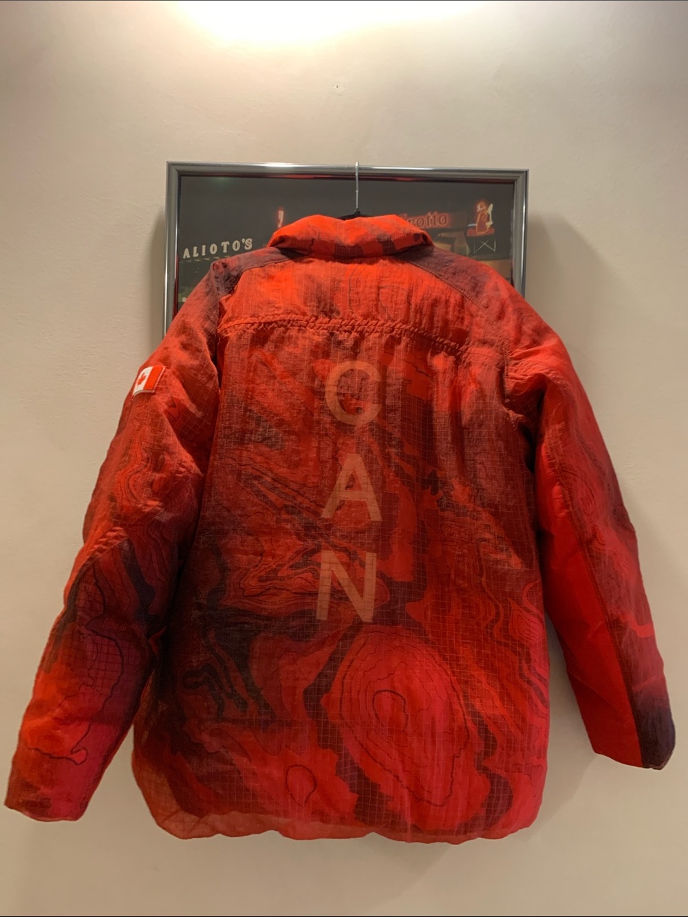 📌 NWOT Lululemon 2026 Team Canada Wunder Puff Translucent 600- Down Fill Jacket - Picture 9 of 10